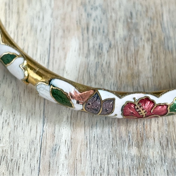 VTG White Enamel Gold Tone Cloisonné Butterfly Bangle Bracelet - Picture 3 of 3